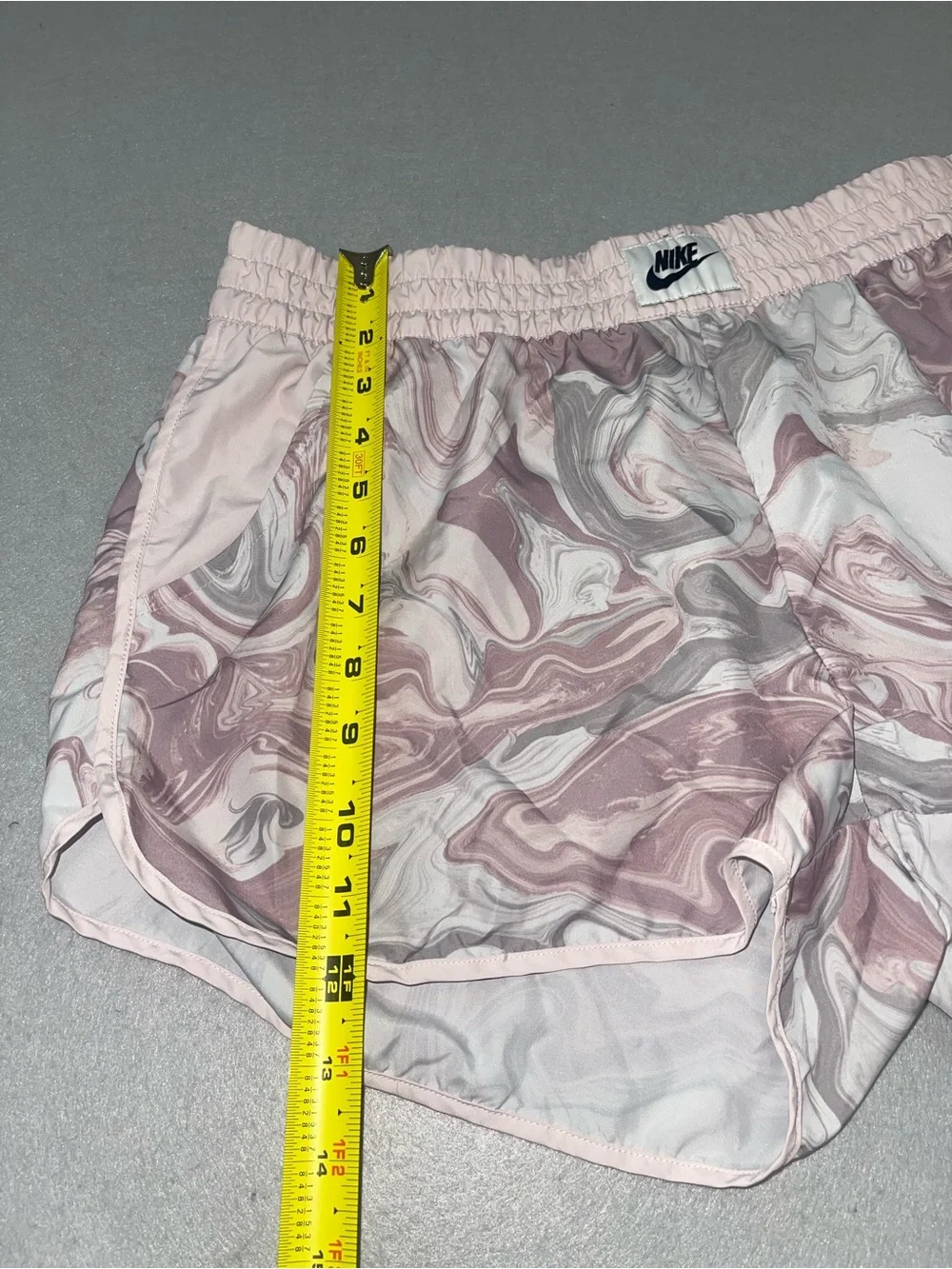 Nike Womens Marbled Pink Gray White Athletic Training Shorts Pull-On Size L 183